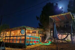 Amares. Ranchos de playa y bar.