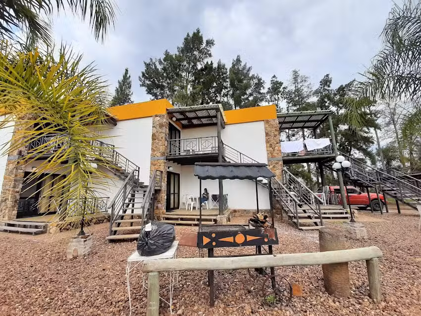 Casa de piedra posada del siglo XlX