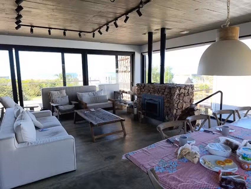 Casa Rapa Nui, América Latina 45