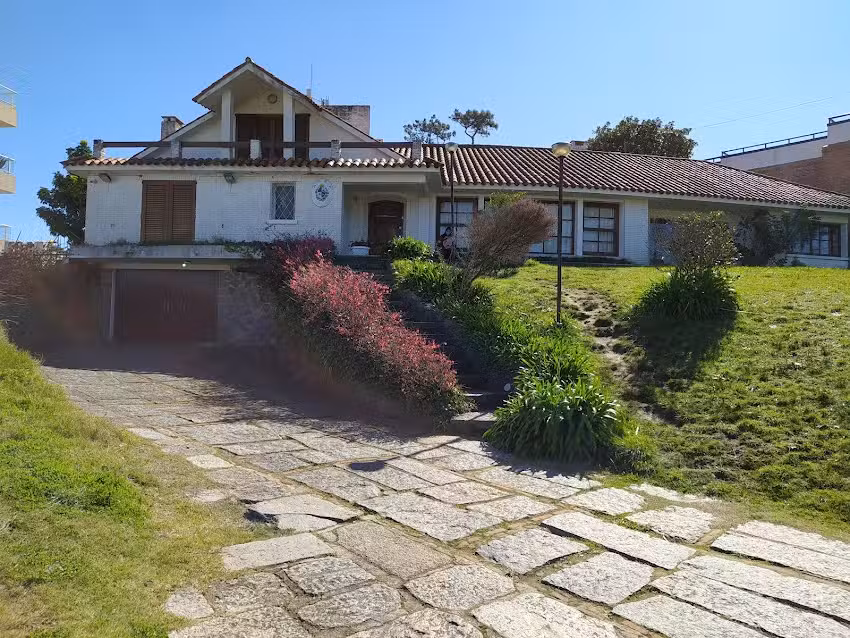 Residencia Estudiantil «Los Aromos» – Centro Regional de Profesores del Este